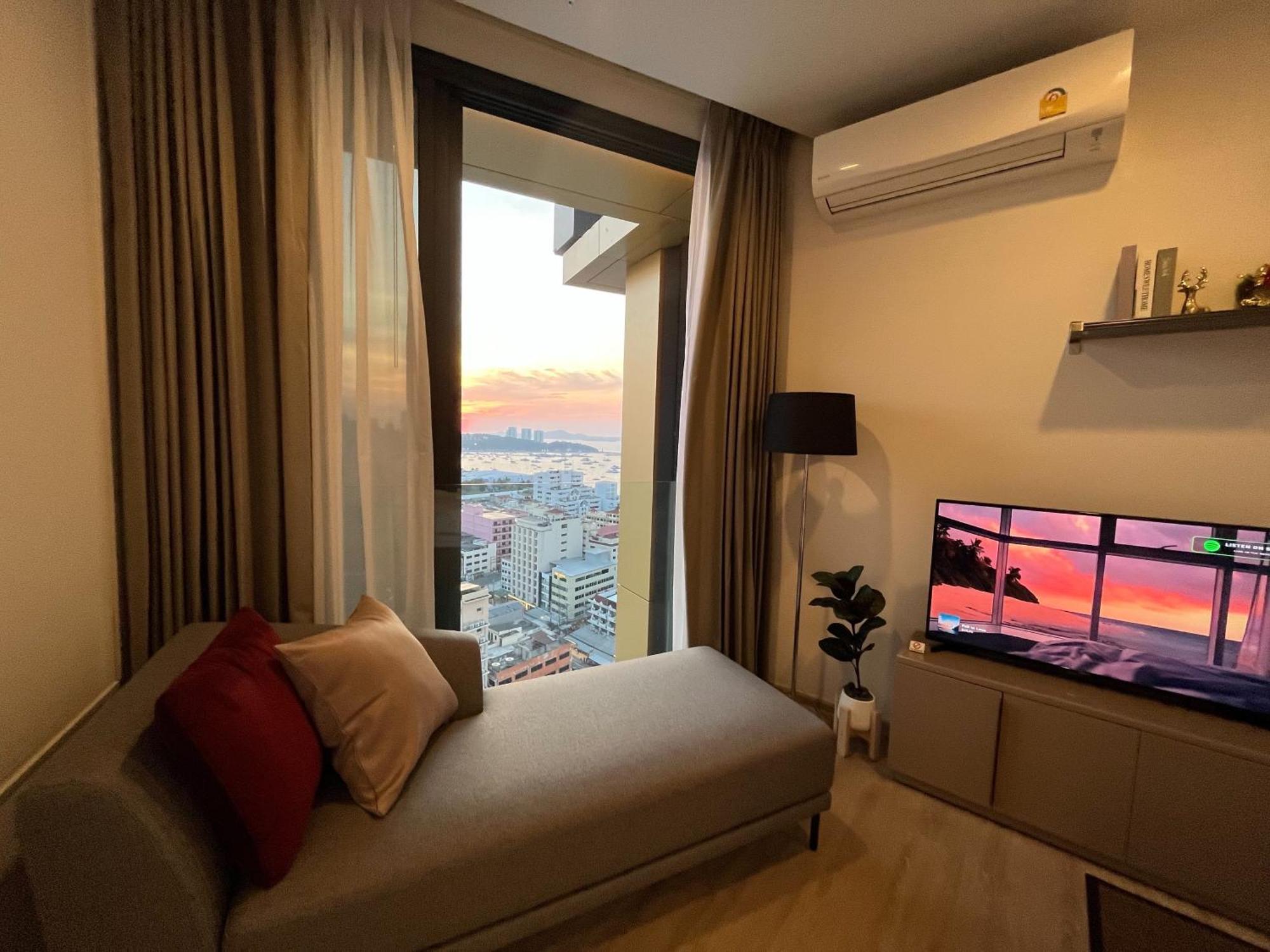 The Edge Central باتايا المظهر الخارجي الصورة